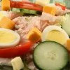 salata-od-kuhanih-jaja-sira-i-povrca