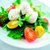rukola-s-mozzarellom-u-sosu-od-aceto-balsamica