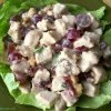 pileca-salata-s-orasima-i-grozem